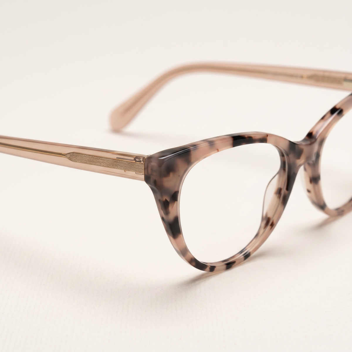 Buying Glasses Online: The Complete Style & Fit Guide