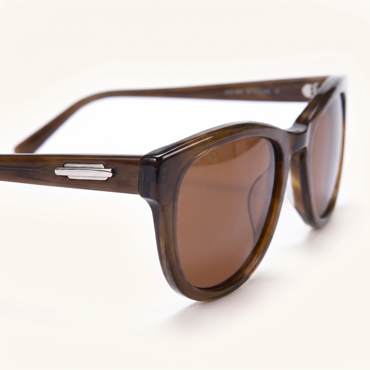Featuring a classic cat-eye silhouette in honey brown tones, finished...