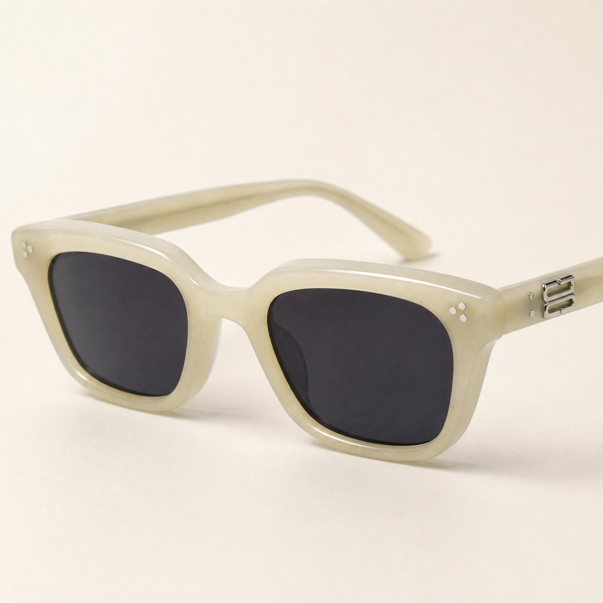 Featuring a classic square silhouette in honey brown tones, finished...