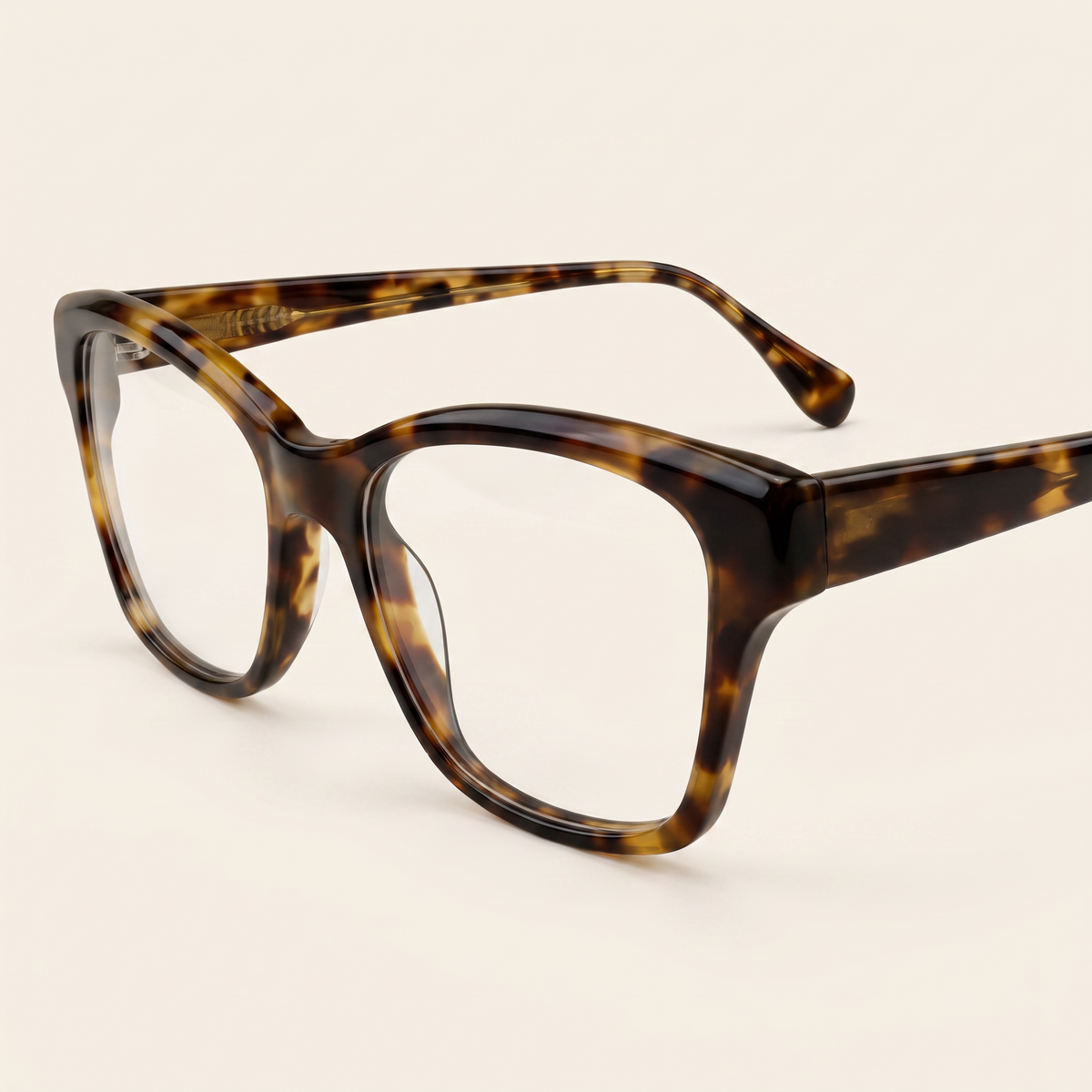 Featuring a classic rectangle silhouette in light tortoiseshell acetate, finished...