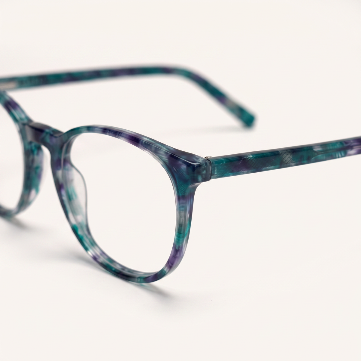 Featuring a classic round silhouette in light tortoiseshell acetate, finished...