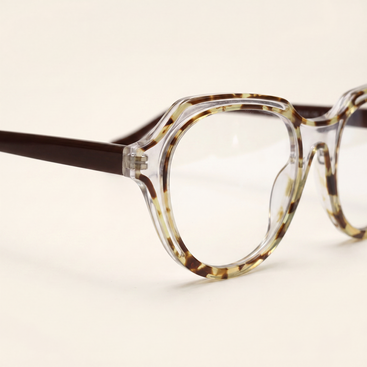 Featuring a classic square silhouette in light tortoiseshell acetate, finished...